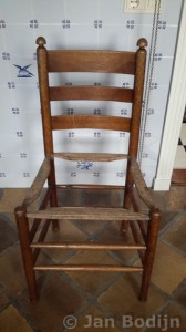 Biezenzitting Knopstoel01